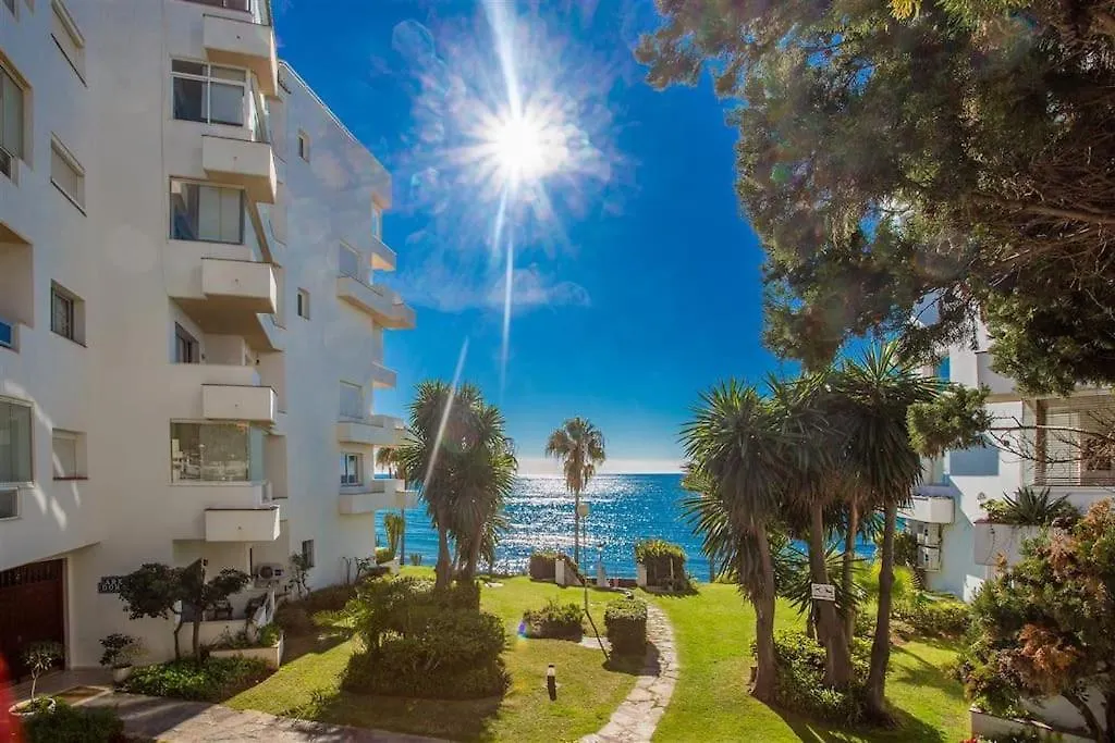 Beachfront Apartment In 마르베야