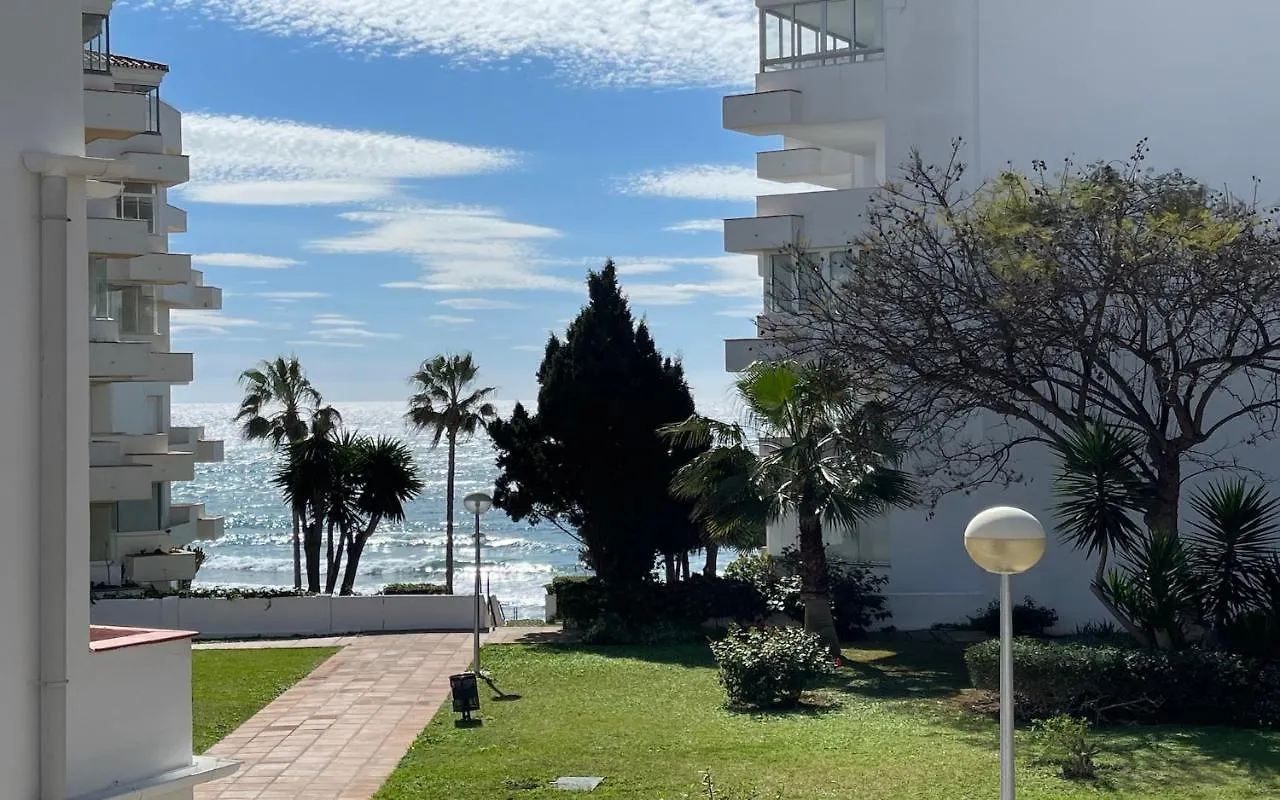 Beachfront Apartment In 마르베야