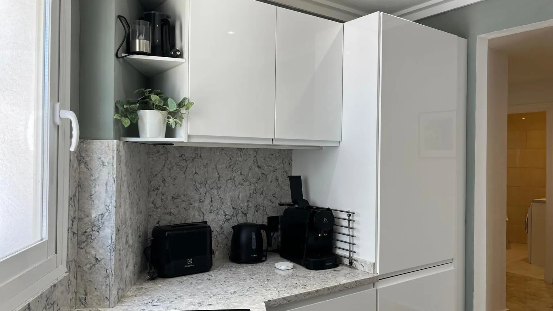 Beachfront Apartment In 마르베야