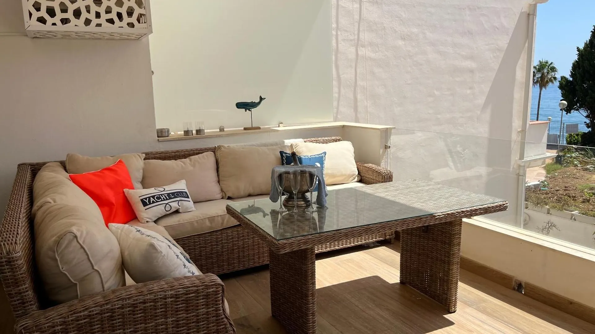Beachfront Apartment In 마르베야
