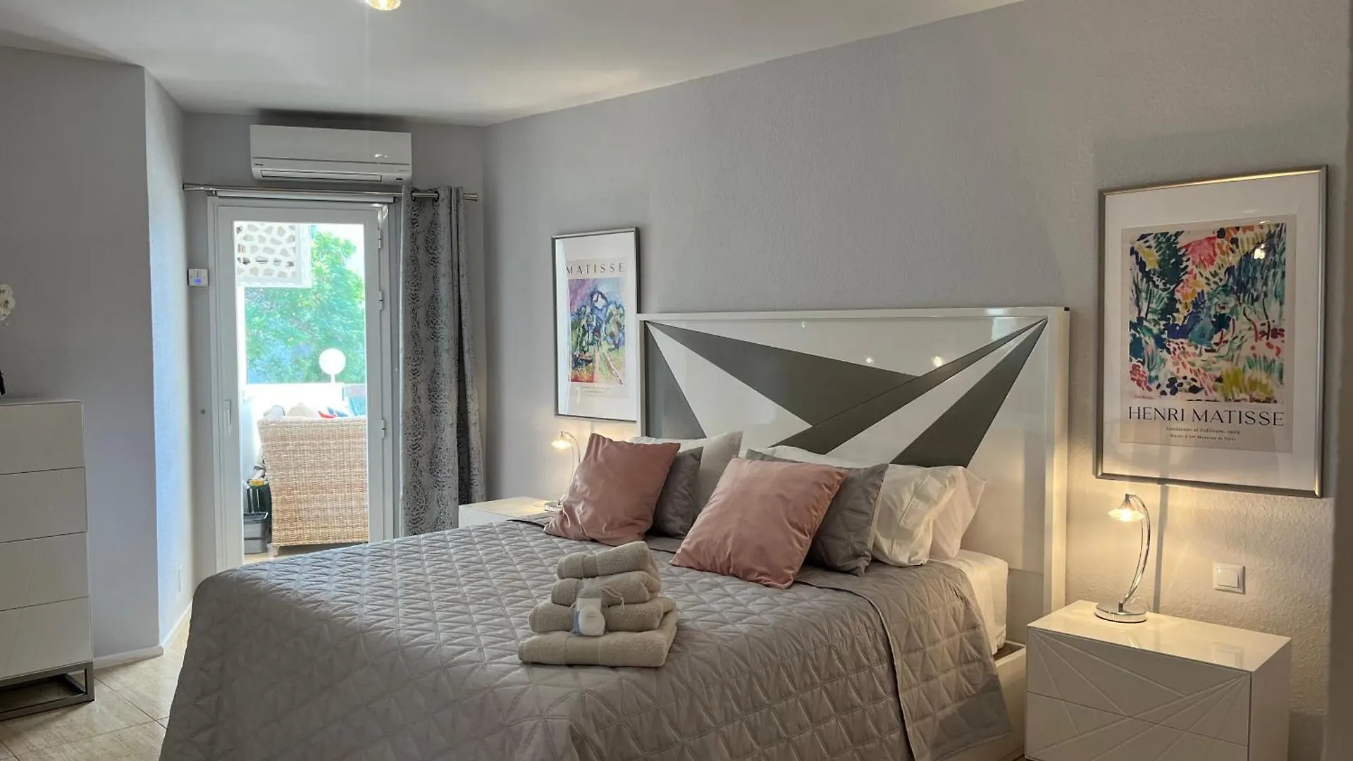 Beachfront Apartment In 마르베야