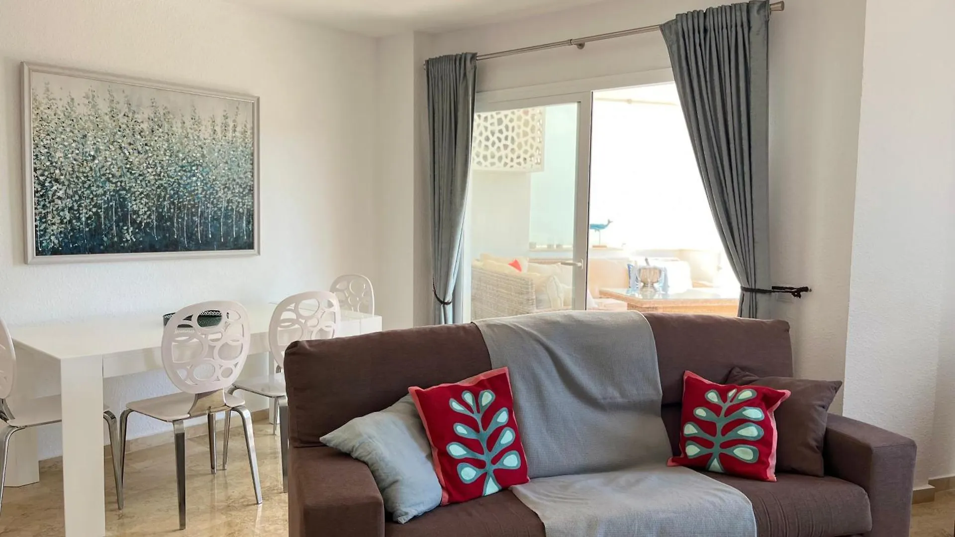 Beachfront Apartment In 마르베야